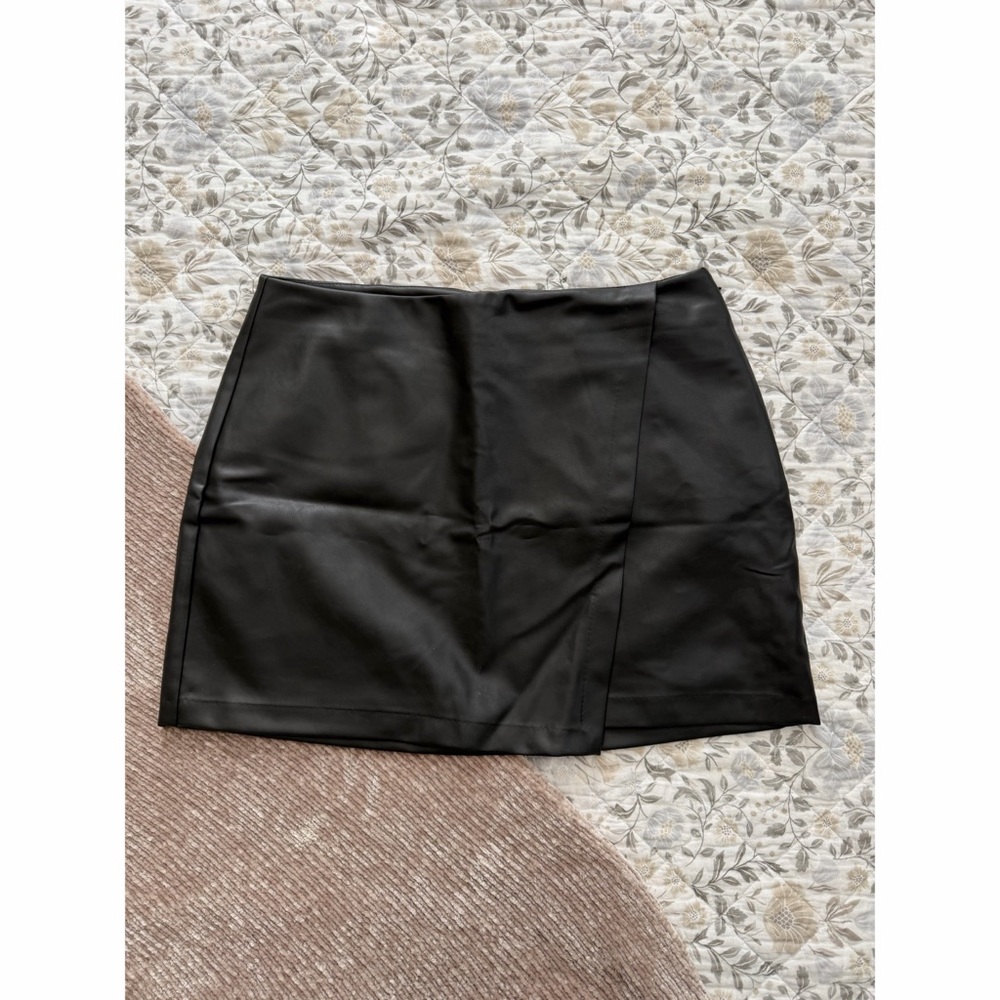 Old Navy Hi-Waist Faux Leather Mini Skirt - L - NWT!